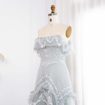 A classy evening dress without shoulders