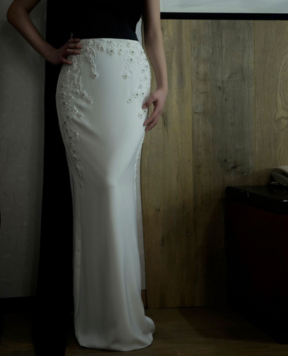 Elegant Black and White Strapless Evening Dress with Cape