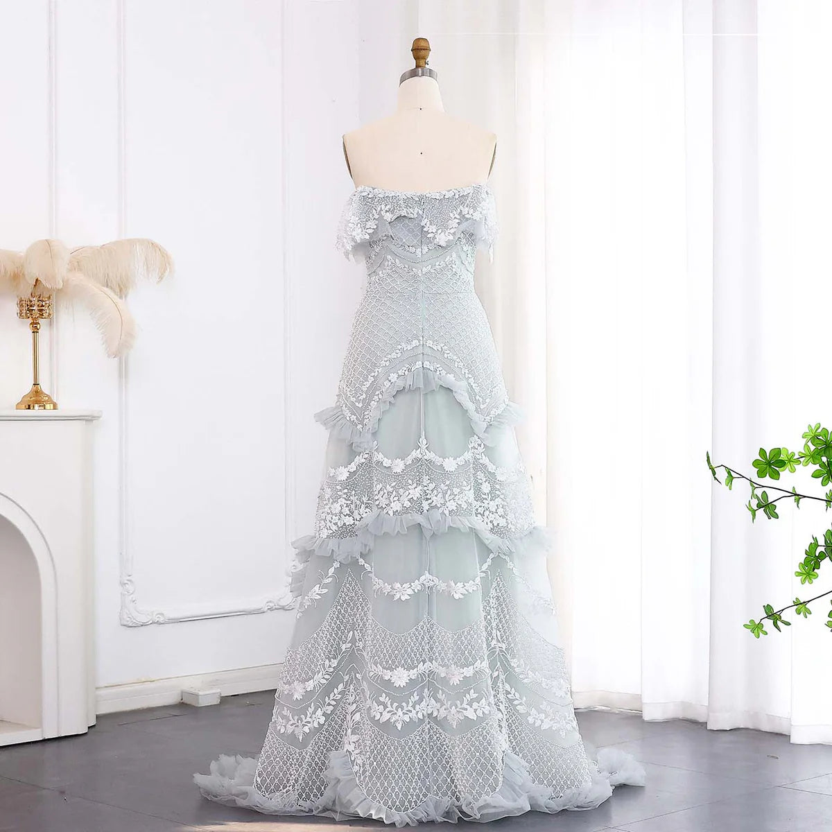 A classy evening dress without shoulders