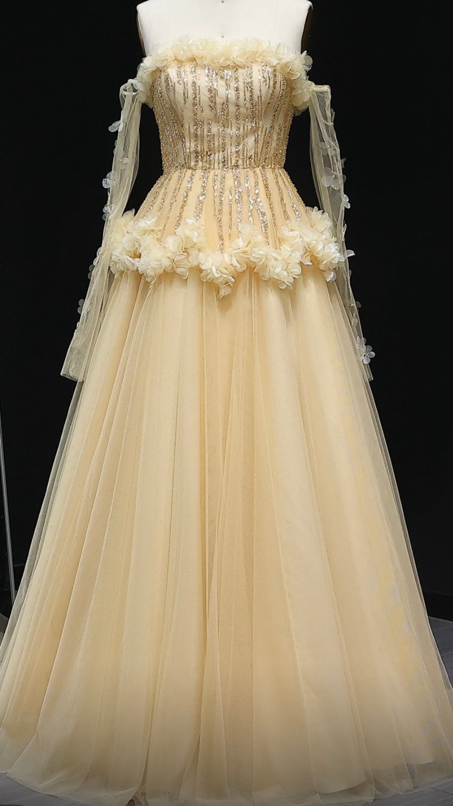Elegant gold dress with gloves