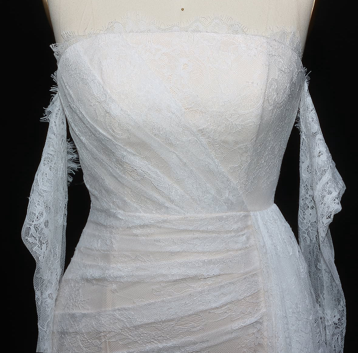 ‏Elegant Luxury Lace Dress with Detached Sleeves