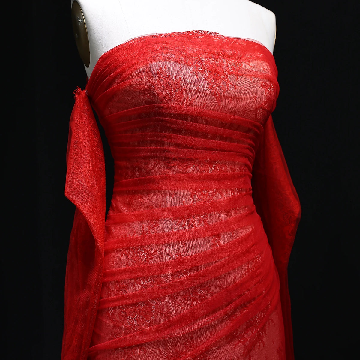 Elegant Red Strapless Lace Evening Dress with Gloves